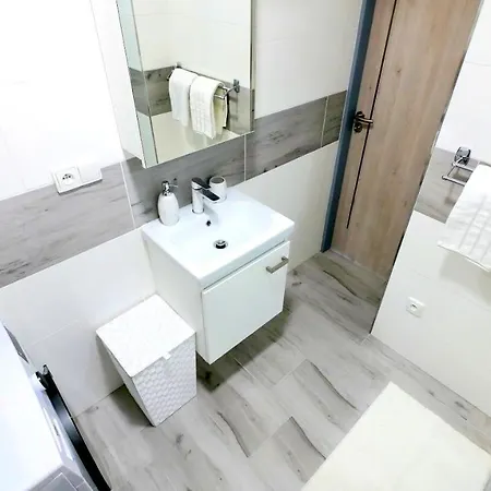 U Louckeho Klastera 2 Kk Apartment *